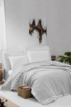 Zig-Zag Patterned Bed Cover