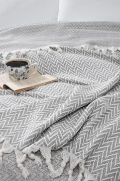 Zig-Zag Patterned Bed Cover