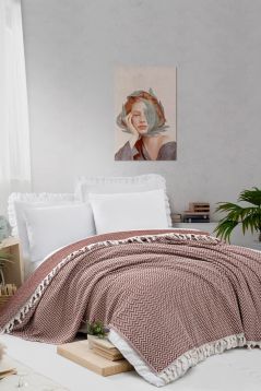 Zig-Zag Patterned Bed Cover