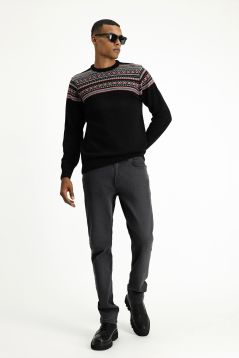 Rundhals-Slim-Fit-Gemusterter Wollstrickpullover