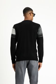 Rundhals Regular-Fit Gestreifter Strickpullover