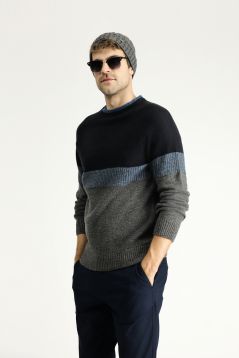 Pullover mit Rundhalsausschnitt, Slim Fit