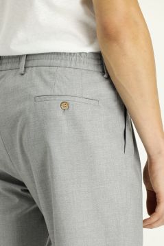 Regular-Fit Elastische Bundfaltenhose mit Kordelzugbund