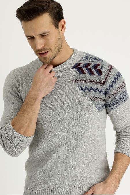 Rundhals-Slim-Fit-Gemusterter Wollstrickpullover